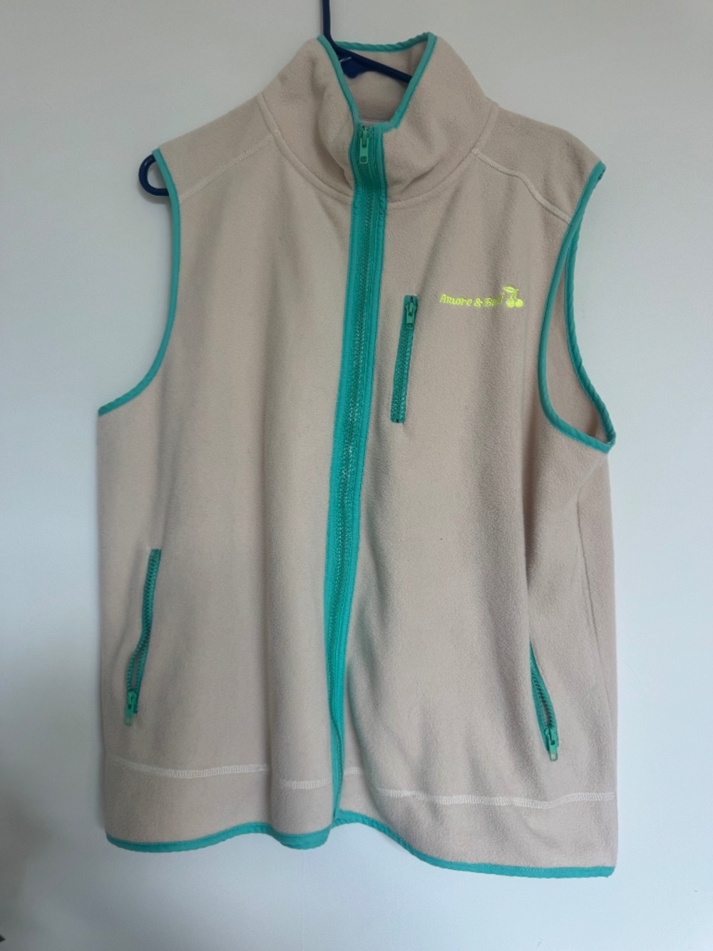 amore and baci vest